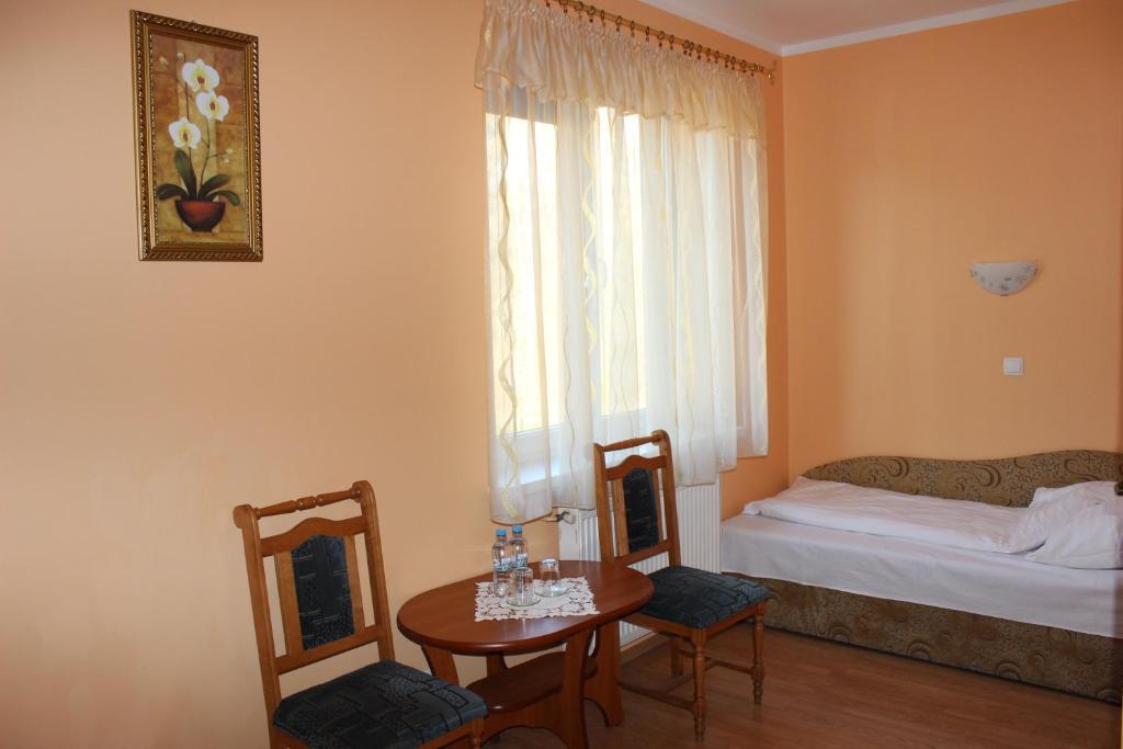 Hotel Czardasz Września Oda fotoğraf